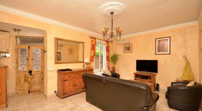 Cosy Antibes villa