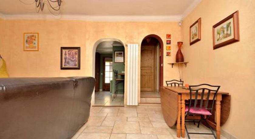 Cosy Antibes villa
